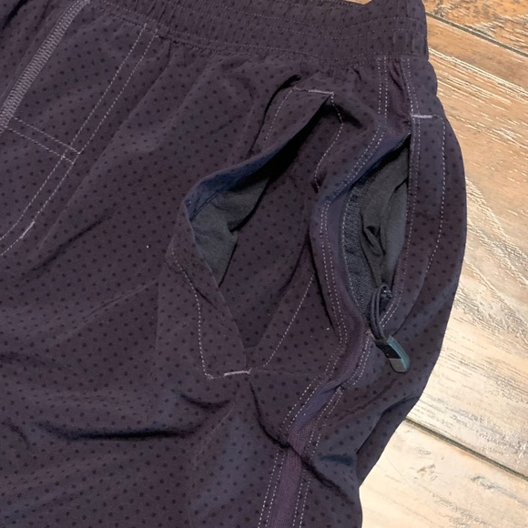 Lululemon Run: Response Short Reversed Mini Polka Dot Black Swan / Black - Picture 13 of 16